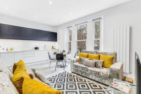 LUX Abbey Road Apartment Sleeps up to 7
